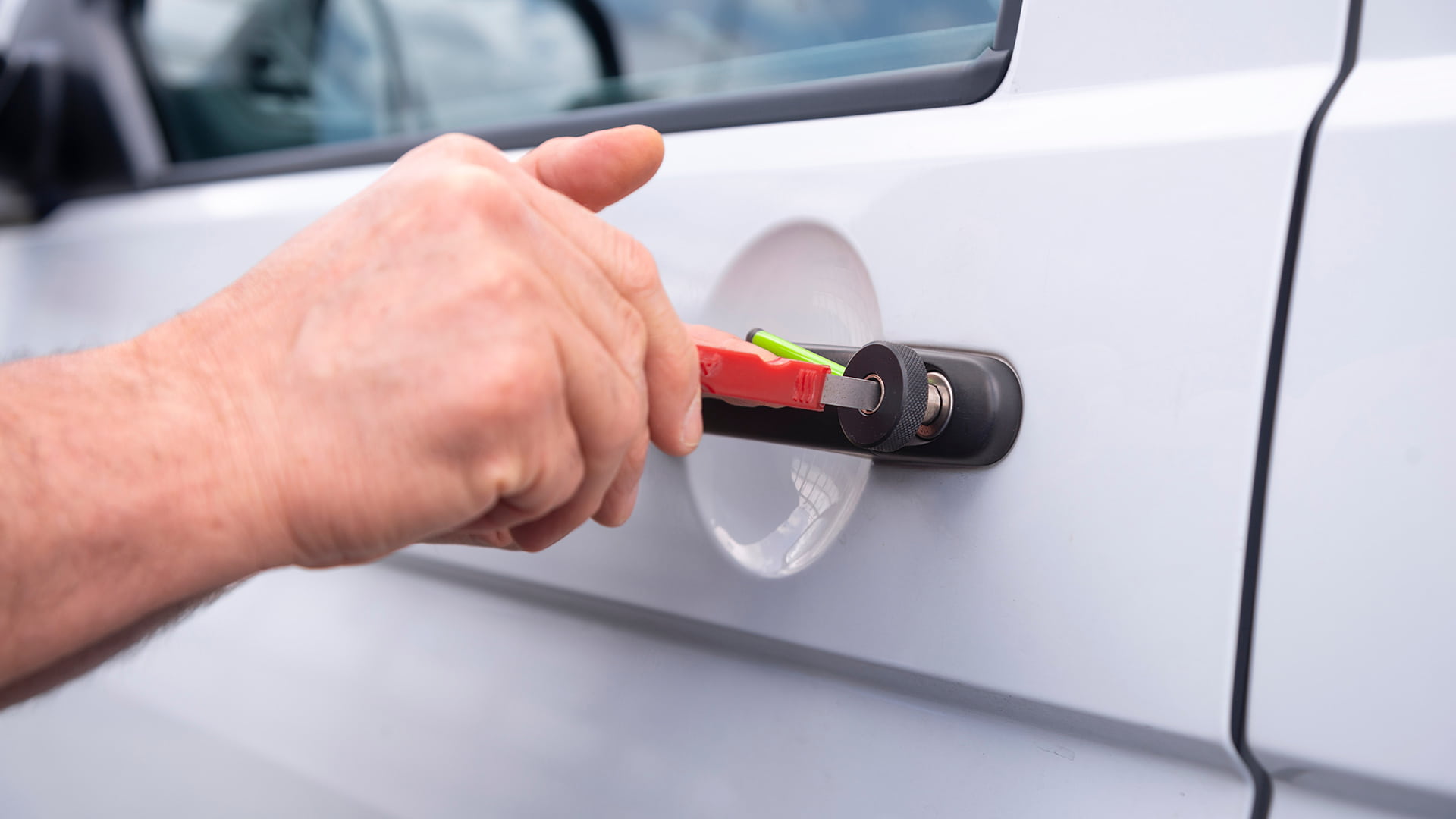 Вскрытие автомобиля с центральным замком: профессиональные методы и инструменты - 3