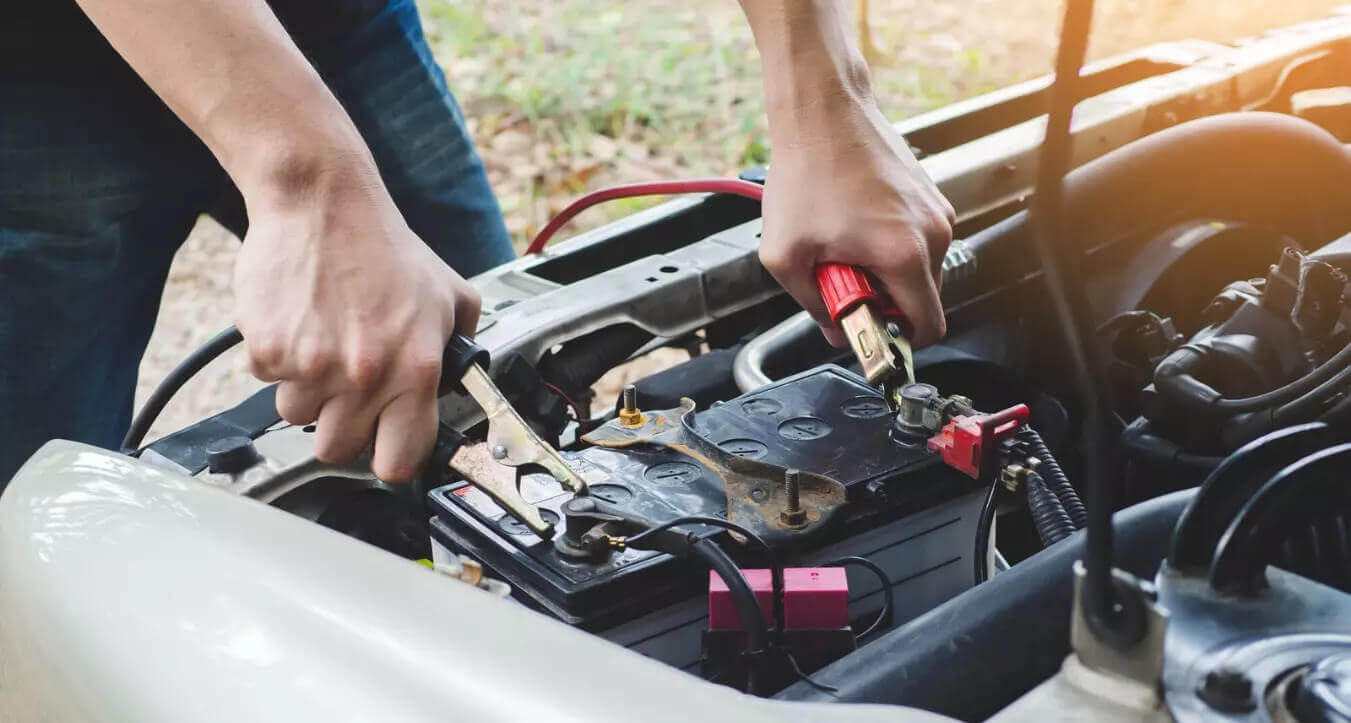 Как открыть автомобиль при разряженном аккумуляторе: пошаговая инструкция