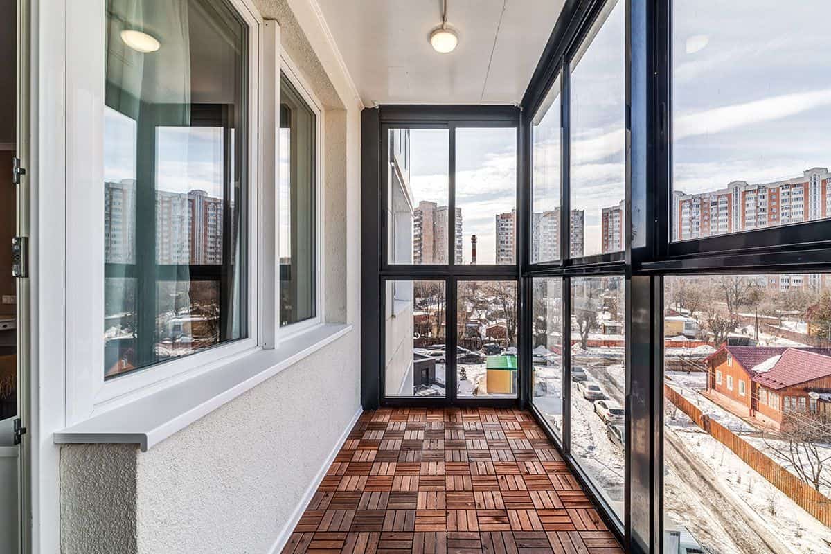 Почему балконная дверь не закрывается: причины и способы регулировки - 2