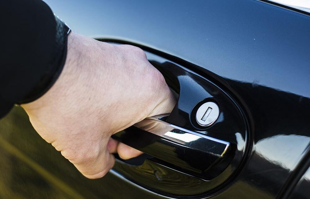 Вскрытие автомобиля с центральным замком: профессиональные методы и инструменты - 2