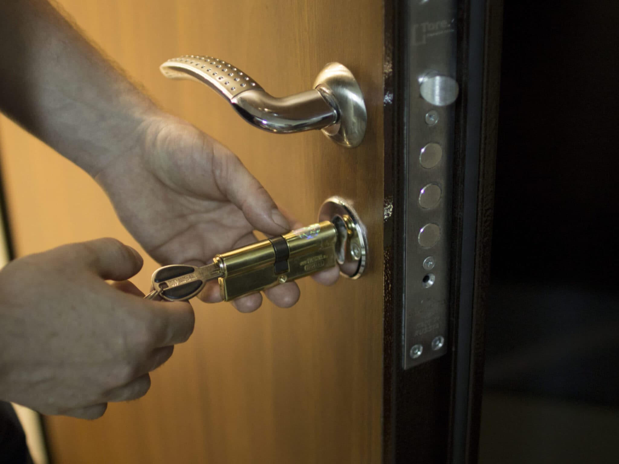 Когда необходимо менять замок в двери: признаки износа механизма